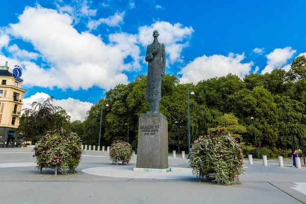 Statuia regelui Haakon al VII-lea din Oslo — Fotografie, imagine de stoc