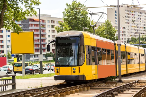 Modern spårvagn i Dresden — Stockfoto