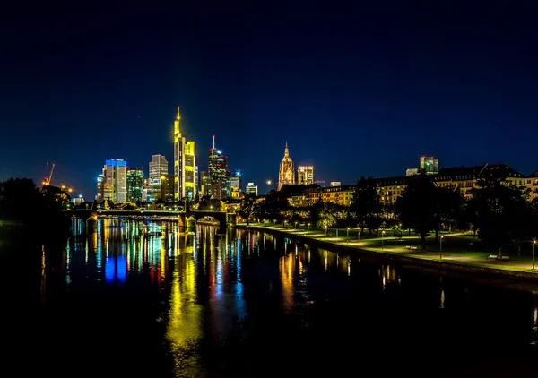 Frankfurt am Main bei Sonnenuntergang — Stockfoto