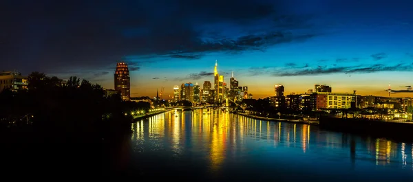 Frankfurt am Main bei Sonnenuntergang — Stockfoto