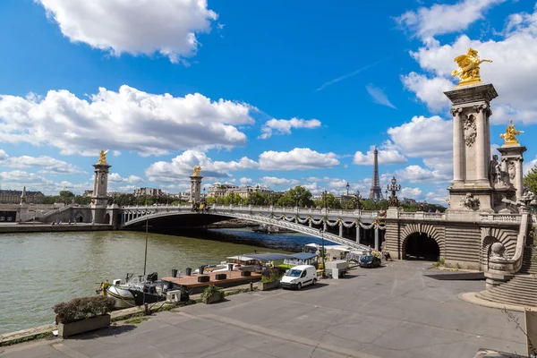 Eiffel Tower and bridge Alexandre III — Stock Photo, Image