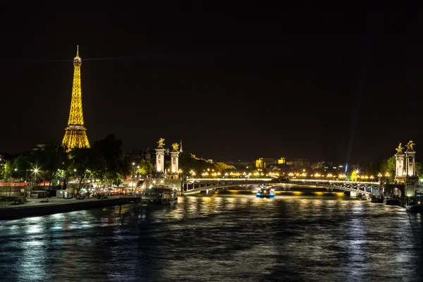 Eiffel Tower and Pont Alexandre III — Stock Photo, Image