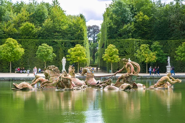 Fonte de Apolo no jardim do Palácio de Versalhes — Fotografia de Stock