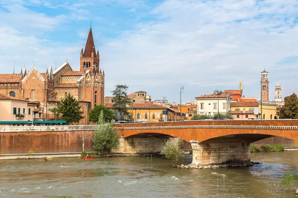Városképet gazdagító épületnek szánták, Verona, Olaszország — Stock Fotó