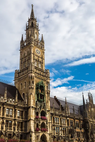 Münih'teki Marienplatz belediye binası — Stok fotoğraf