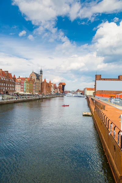 Cityscape Gdansk, Polonya için Vistula Nehri üzerinde. — Stok fotoğraf