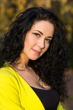 genç gülümseyen güzel kadın