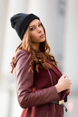 Çok güzel bir genç kadın