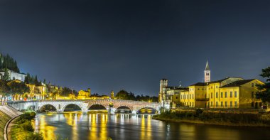 Ponte di Pietra. Verona Bridge'de