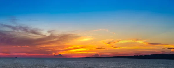 Coucher de soleil panorama sur la mer — Photo