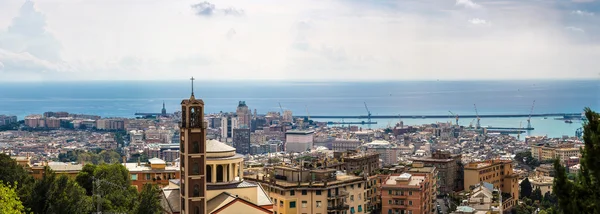Porto de Génova no dia de verão, Itália — Fotografia de Stock