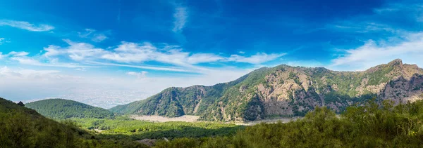 Paysage montagneux à côté du volcan Vésuve — Photo