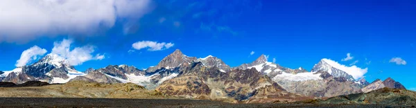 Alpen Berglandschaft in der Schweiz — Stockfoto