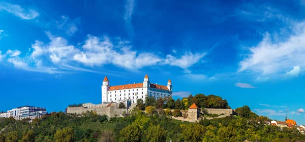 Bratislava, Slovakya 'daki ortaçağ kalesi — Stok fotoğraf