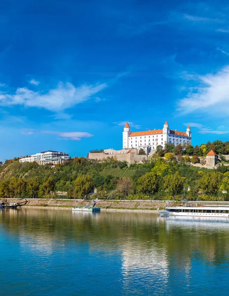 Bratislava, Slovakya 'daki ortaçağ kalesi — Stok fotoğraf