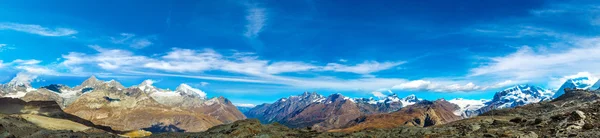 スイスのアルプスの山の風景 ストック写真