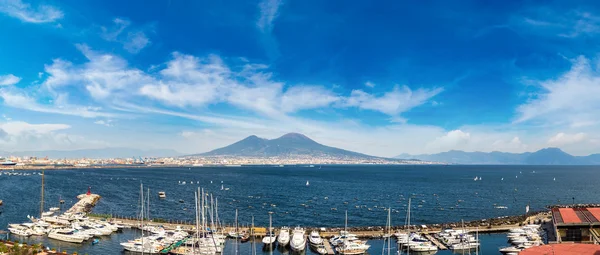 Napoli und Vesuv in Italien — Stockfoto