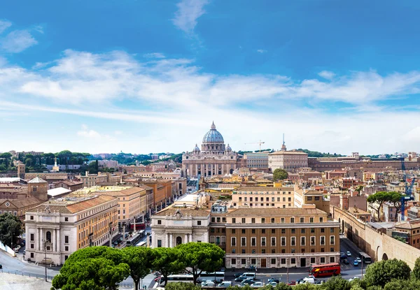 Rome and Basilica of St. Peter in Vatican — Stock Photo, Image