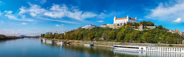 Μεσαιωνικό κάστρο στην Μπρατισλάβα, Σλοβακία — Φωτογραφία Αρχείου