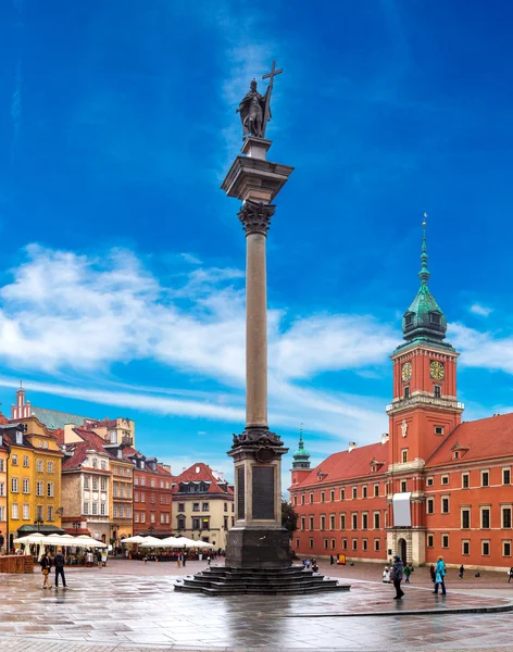 Kungliga slottet och Sigismund kolumn i Warszawa — Stockfoto