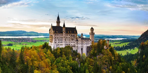 Zamek Neuschwanstein w Niemczech — Zdjęcie stockowe