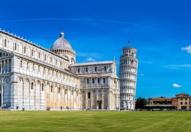 Leaning tower ve Pisa cathedral
