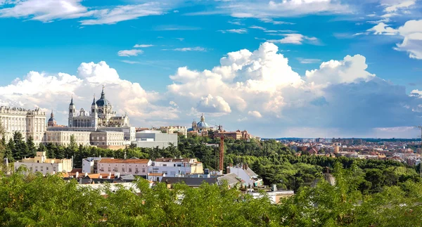 Catedral de la Almudena en Madrid, España —  Fotos de Stock