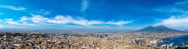 Napoli och Vesuvius i Italien — Stockfoto