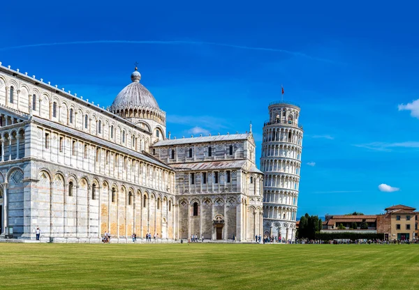 Torre inclinada y catedral de Pisa —  Fotos de Stock