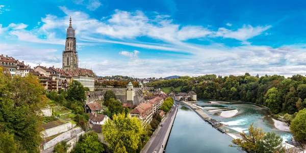 Берн і Berner Munster собор — стокове фото