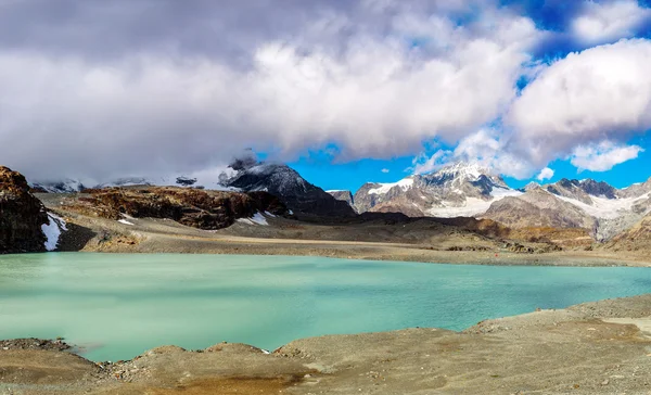 Paisaje montañoso de los Alpes — Foto de Stock