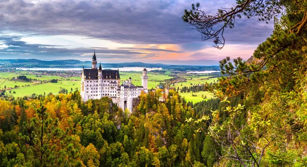 ปราสาท Neuschwanstein ในเยอรมนี — ภาพถ่ายสต็อก