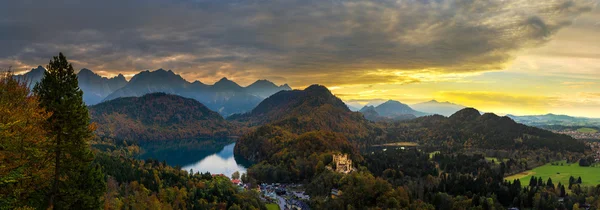 Alpes e lagos ao pôr do sol na Alemanha — Fotografia de Stock