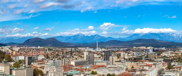 Widok na zjeżdżalnie w Ljubljanie w Słowenii — Zdjęcie stockowe