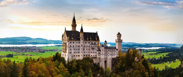 Neuschwanstein slott i Tyskland — Stockfoto