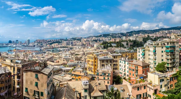 Hamnen i Genua i Italien — Stockfoto