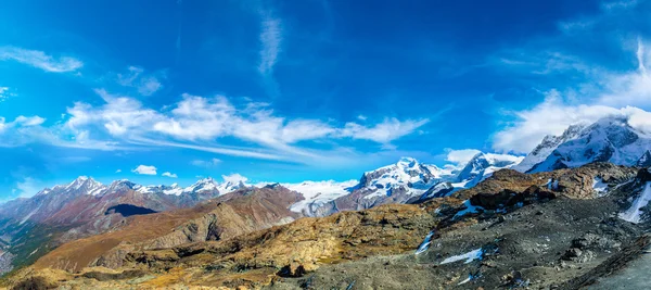 Horská krajina Alp ve Švýcarsku — Stock fotografie