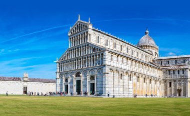 Leaning tower ve Pisa cathedral