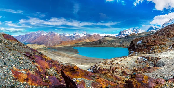 Paisaje montañoso de los Alpes — Foto de Stock