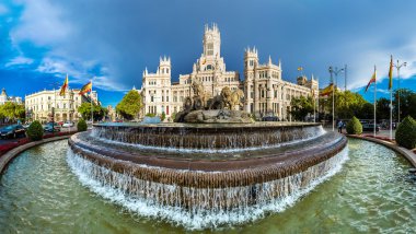 Madrid'da Cibeles Çeşmesi