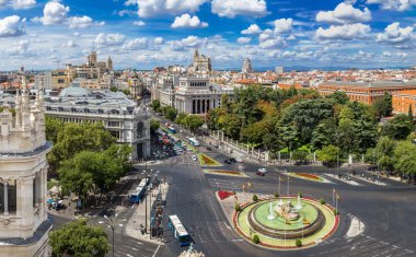 Madrid'da Plaza de Cibeles Çeşmede Cibeles