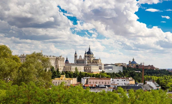 Catedral de la Almudena en Madrid, España —  Fotos de Stock