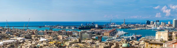 Порт Генуї в Італії — стокове фото