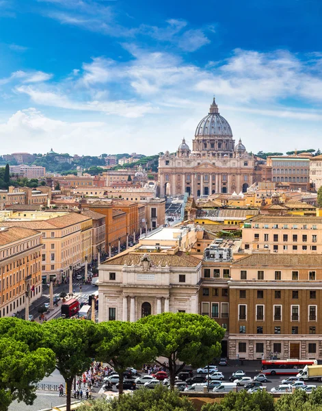 Rome and Basilica of St. Peter in Vatican — Stock Photo, Image