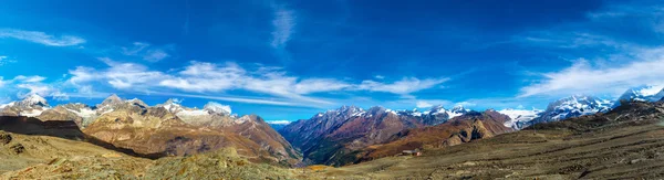 Horská krajina Alp ve Švýcarsku — Stock fotografie