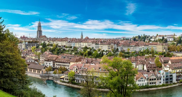 Bern és a Berner Munster-székesegyház — Stock Fotó