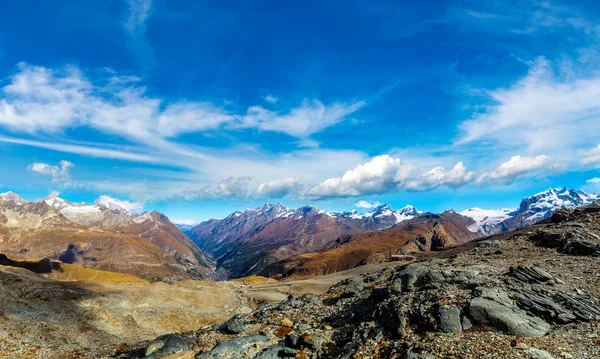 Horská krajina Alp ve Švýcarsku — Stock fotografie