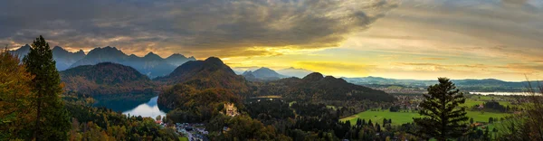 Alpen und Seen bei Sonnenuntergang in Deutschland — Stockfoto