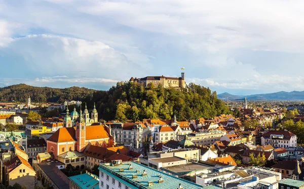 Widok na zjeżdżalnie w Ljubljanie w Słowenii — Zdjęcie stockowe