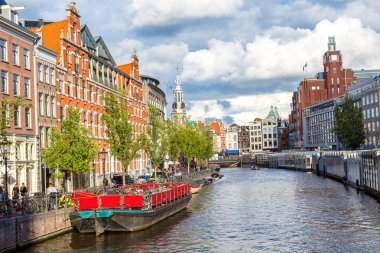 Amsterdam kanal ve tekneler, Hollanda, Hollanda.